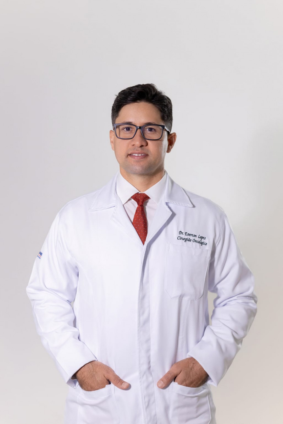 Dr. Everton Dias Lopes, cirurgião oncológico.