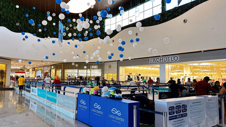Pista de Patinação no Gelo do Lago Center Shopping