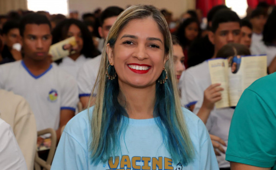 A secretária municipal de Saúde de Dianópolis, Jacinta Pinheiro, acompanhou a programação do projeto que promoverá consultas e castrações gratuitas no município - Loise Maria/Governo do Tocantins