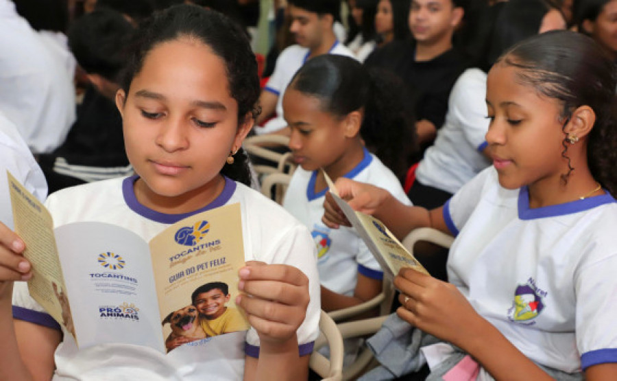 Estudantes receberam material educativo com orientações sobre prevenção e combate aos maus-tratos de animais - Loise Maria/Governo do Tocantins
