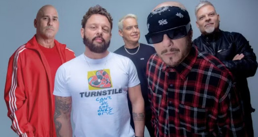 Em sua formação original, a banda volta aos palcos com clássicos como “Que vês?”, “Pula!” e “Tropa de Elite”, com a qual conquistou projeção internacional (Foto: Gabriel Castro/Divulgação)