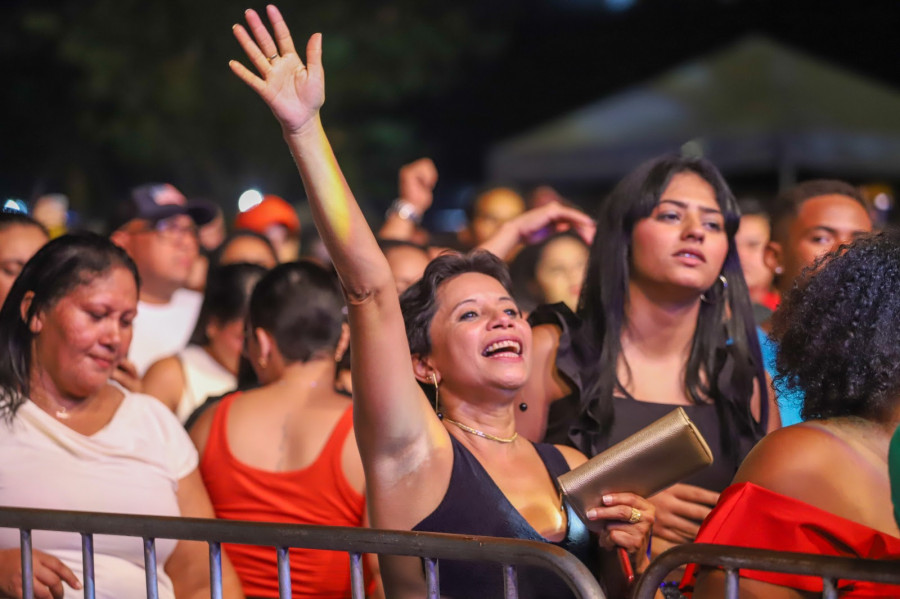 Moradora Cristiana Pereira na terceira noite de shows do aniversário de Araguaína.