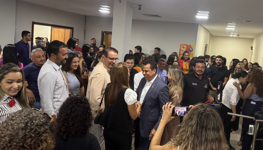 O secretário foi recebido pelos servidores da Educação - Foto: Nilson Chaves/Governo do Tocantins
