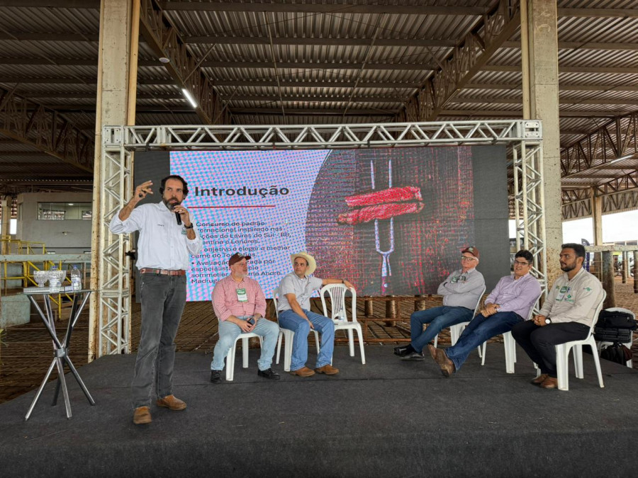 Produtores e representantes do setor durante anúncio do concurso que ocorrerá na Agrotins 2026