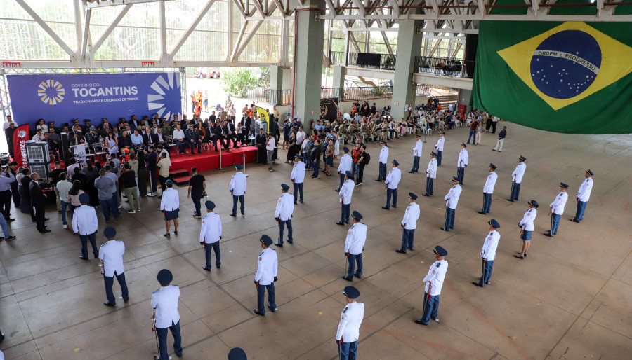 A cerimônia foi realizada no Centro de Convenções Arnaud Rodrigues, em Palmas, reunindo autoridades civis e militares, formandos, familiares e a comunidade;