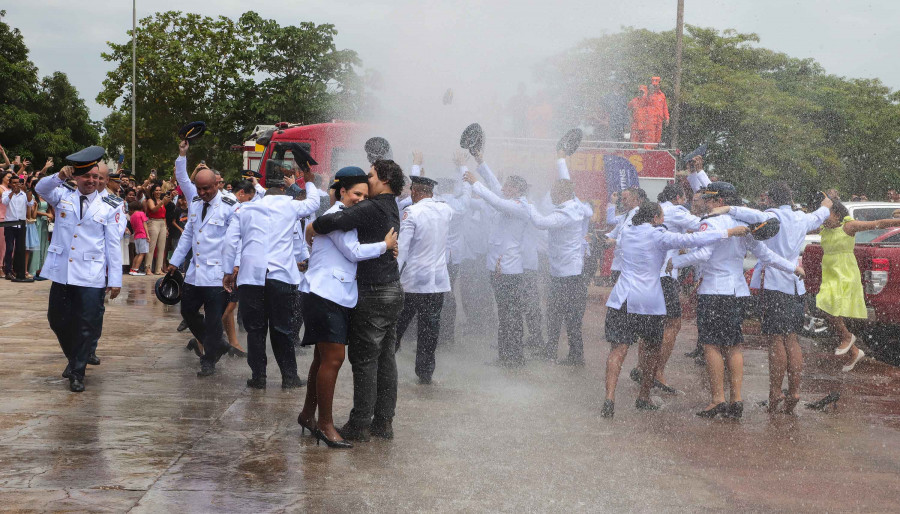 Evento reuniu autoridades civis e militares, formandos, familiares e a comunidade. --