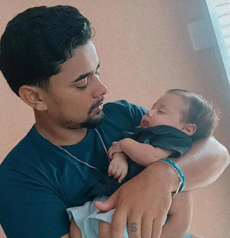 Pai Caio Pinheiro e o filho bebê de dois meses, Pyetro Gael