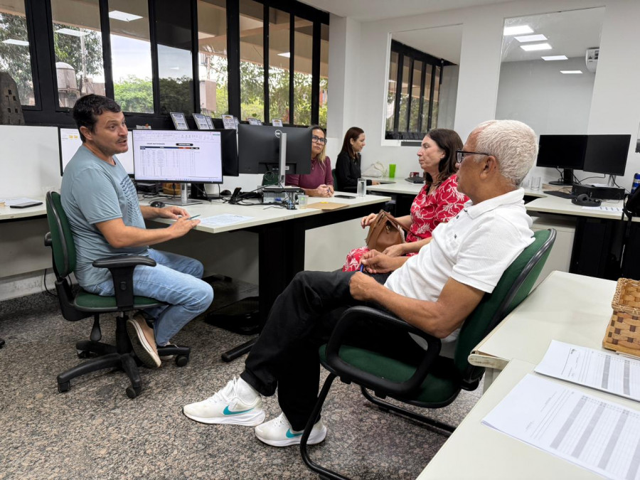 Prefeita de Novo Alegre, Ivanilda Pereira, destacou a importância da cooperação entre o estado e município em visita à Semarh. — Foto: Nájilla Lopes/Governo do Tocantins.