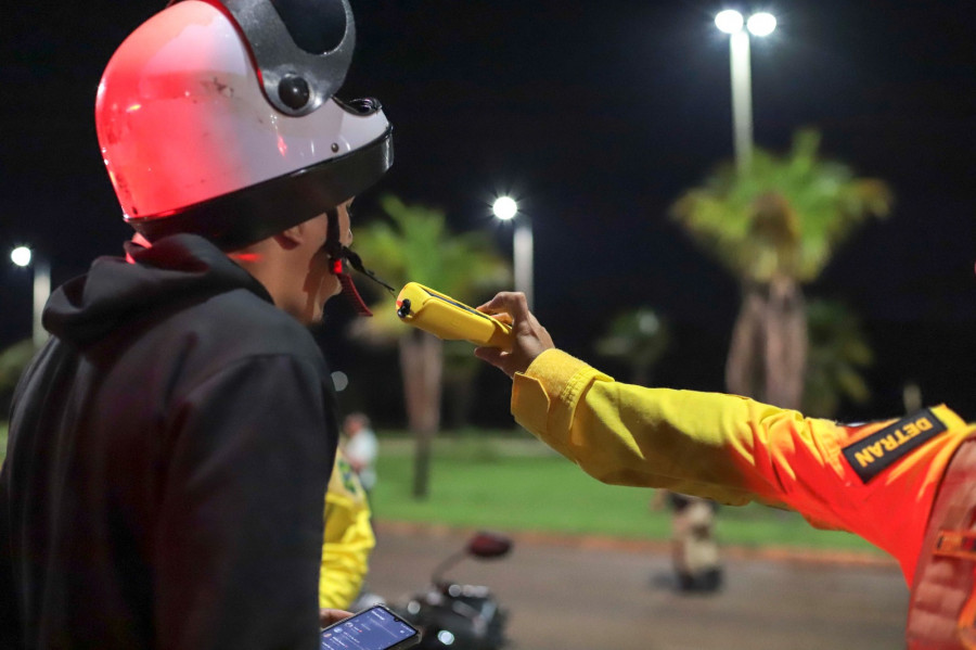 Dos testes realizados, houve uma recusa, e três condutores testaram positivo no teste do bafômetro. - Félix Carneiro/Governo do Tocantins