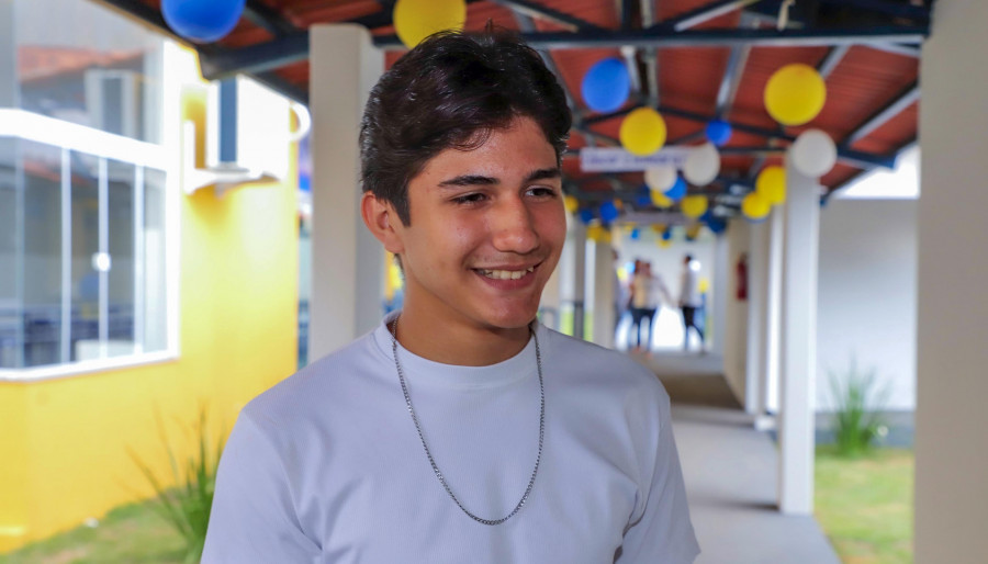Natan Aquila Clementino da Silva, aluno do 3º ano do ensino médio da Escola Estadual Presidente Tancredo Neves, reforçou o impacto positivo da nova estrutura no dia a dia dos estudantes;