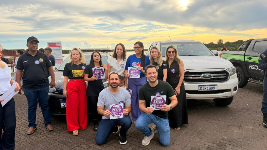 Durante a mobilização, participantes realizaram adesivação de veículos na Via Lago, reforçando a campanha Feminicídio Zero – Foto: Divulgação/PCTO
