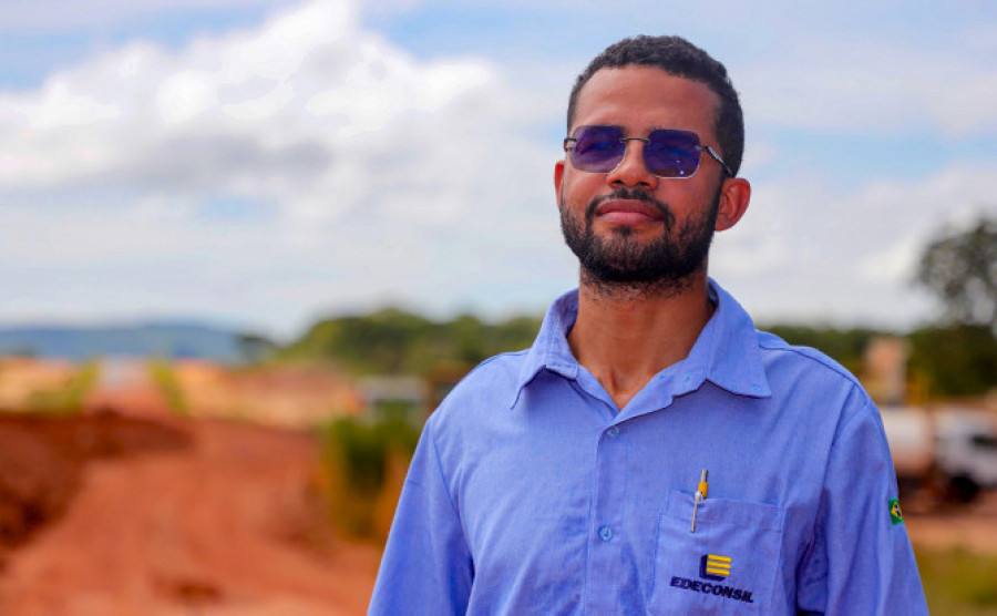Engenheiro responsável técnico da obra, Ramon Araújo, pontua o estágio avançado da execução e os impactos da pavimentação na melhoria da infraestrutura regional - Foto:Adilvan Nogueira/Governo do Tocantins