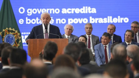 O presidente Luiz Inácio Lula da Silva assinou, nesta segunda-feira (22), a medida provisória (MP) que cria o Programa Acredita