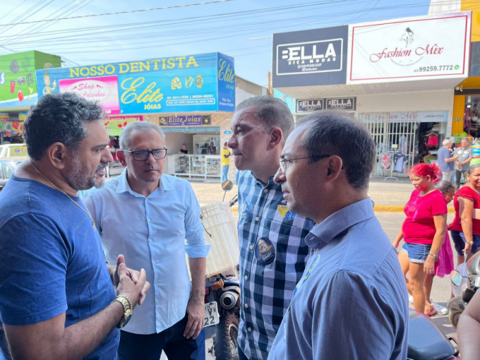 Amastha percorreu a principal avenida comercial de Araguaína acompanhado do prefeito Wagner.