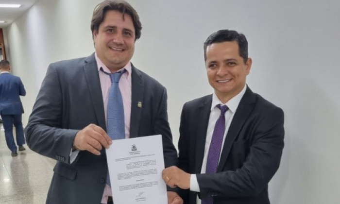 Deputados Eduardo Fortes E Jorge Frederico Cobram Atendimento De