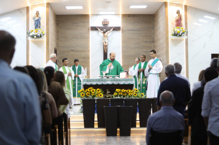 Padre Eduardo Zanom celebrou a Missa de Sétimo Dia da morte de Siqueira Campos. Foto: Edu Fortes/Secom Palmas.