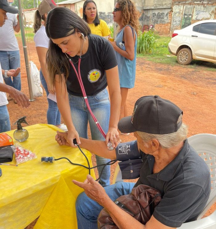 Os serviços levados pela prefeitura abordaram a necessidade do cuidado com o corpo e a mente, da valorização da vida, sensibilizando as pessoas sobre a importância de se manterem firmes em suas caminhadas.