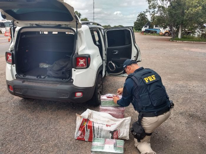 Prf Flagra Motorista Quase Kg De Maconha Em Carro Na Br