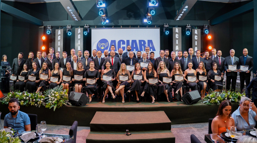 A nova diretoria da ACIARA assume com a promessa de liderança eficaz e comprometimento com os interesses empresariais da região.