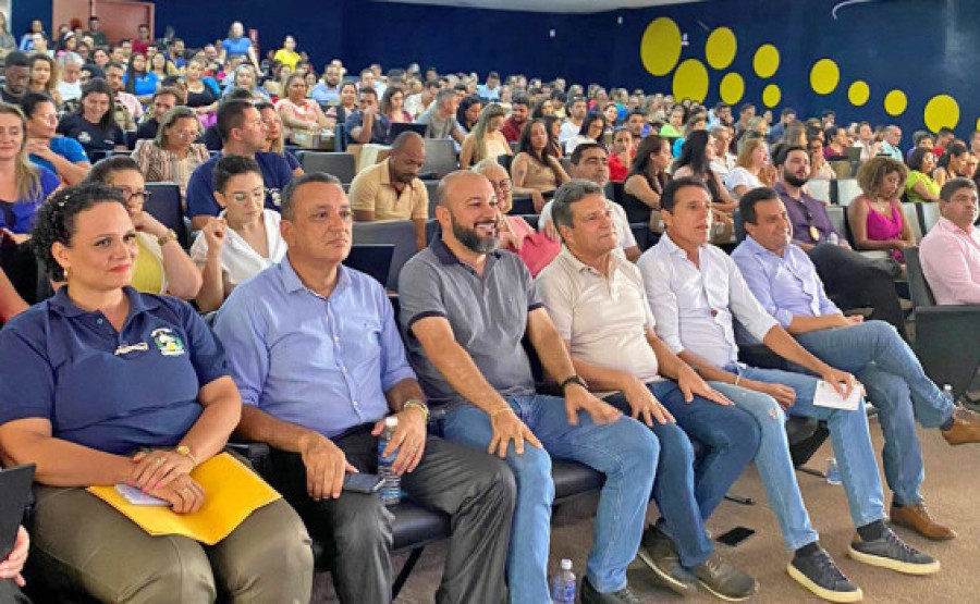 Em Paraíso do Tocantins, o Profe Digital realizou a entrega de notebooks para os professores da SRE.
