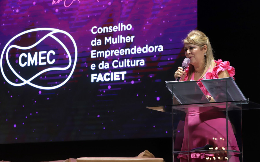 Presidente do Cmec-TO, Antônia Gonçalves.