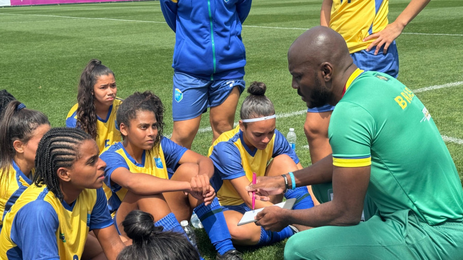 O técnico do time Paulo Sérgio Benedito revela que foi um jogo bastante complicado por ser um jogo de estreia, mas que as meninas estão dando o melhor.