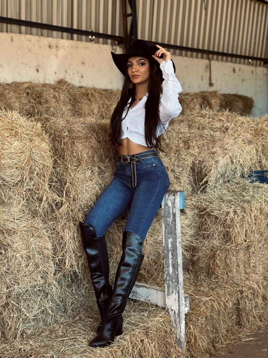Júllia Leal