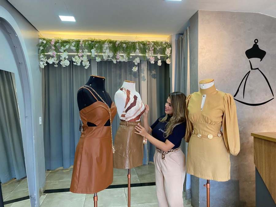 Além dos looks, acessórios estão em alta.