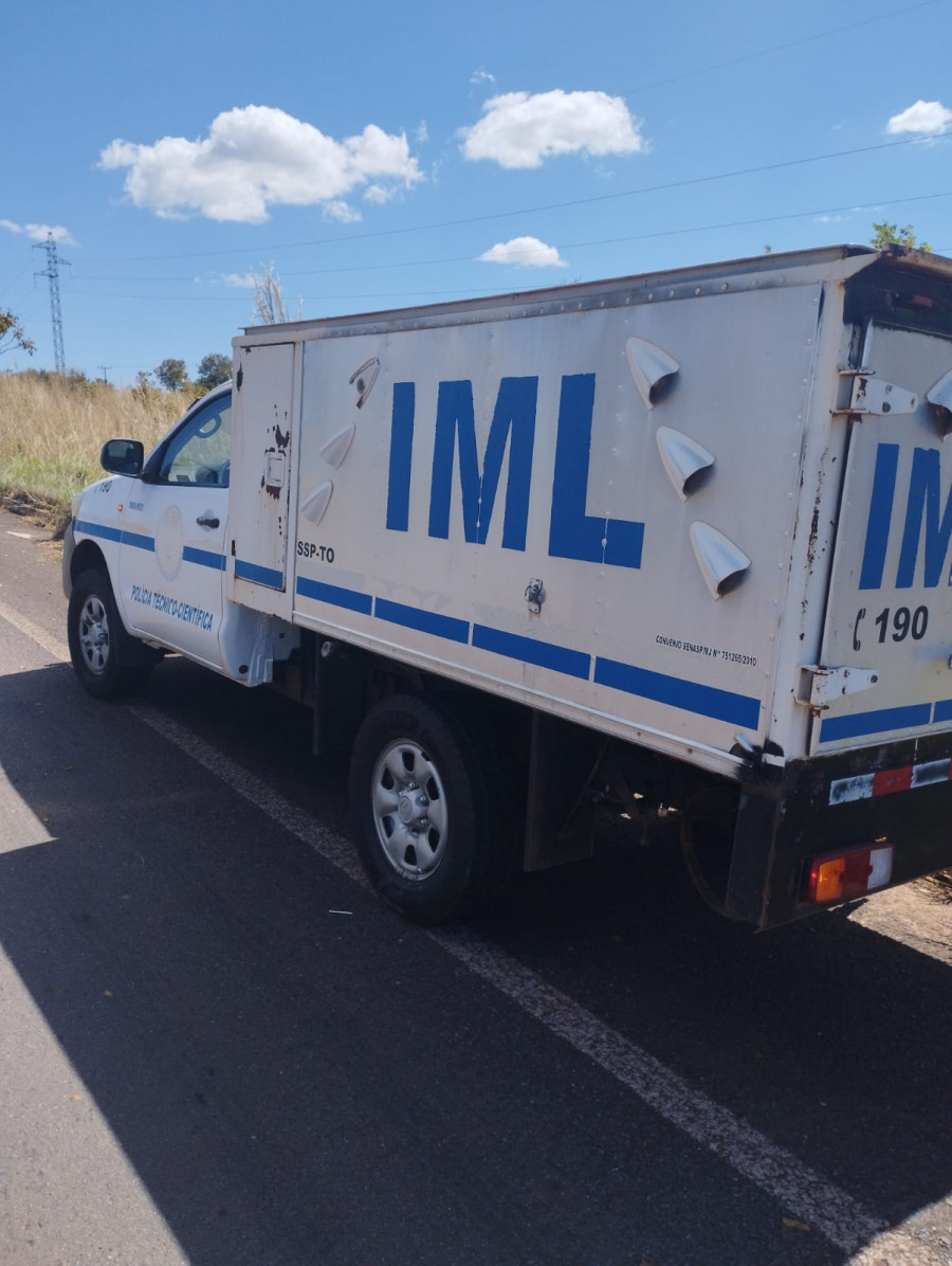 Equipe do IML no local do acidente. 