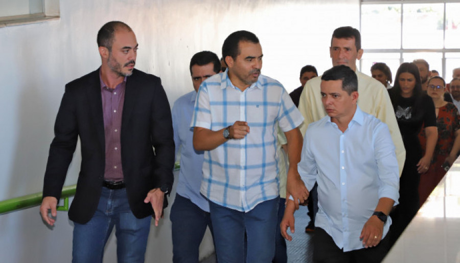 Deputado estadual Jorge Frederico, ao lado do governador Wanderlei Barbosa, anuncia uma emenda de R$ 250 mil para o Hospital Dom Orione, visando à melhoria dos serviços prestados à população.