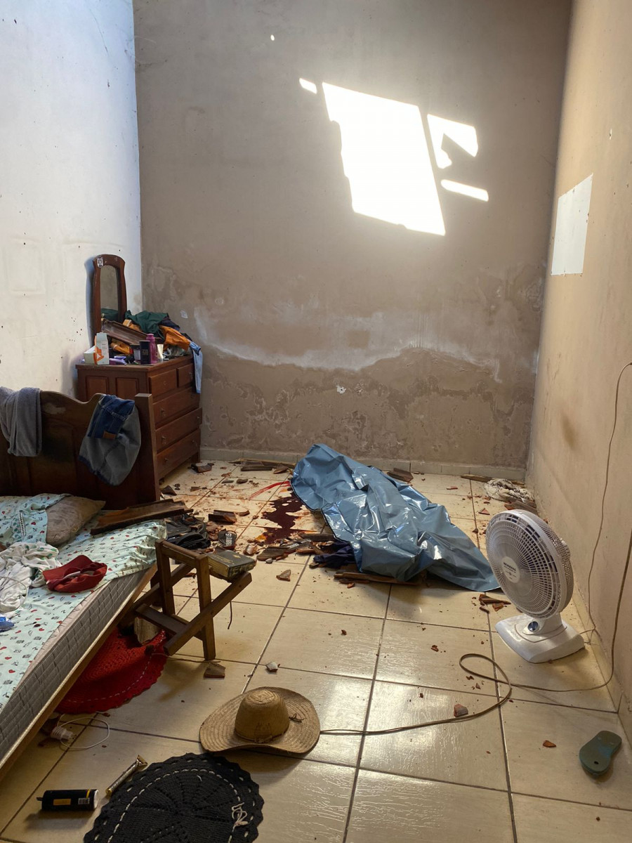 Vítima não resistiu aos ferimentos e morreu no local. 