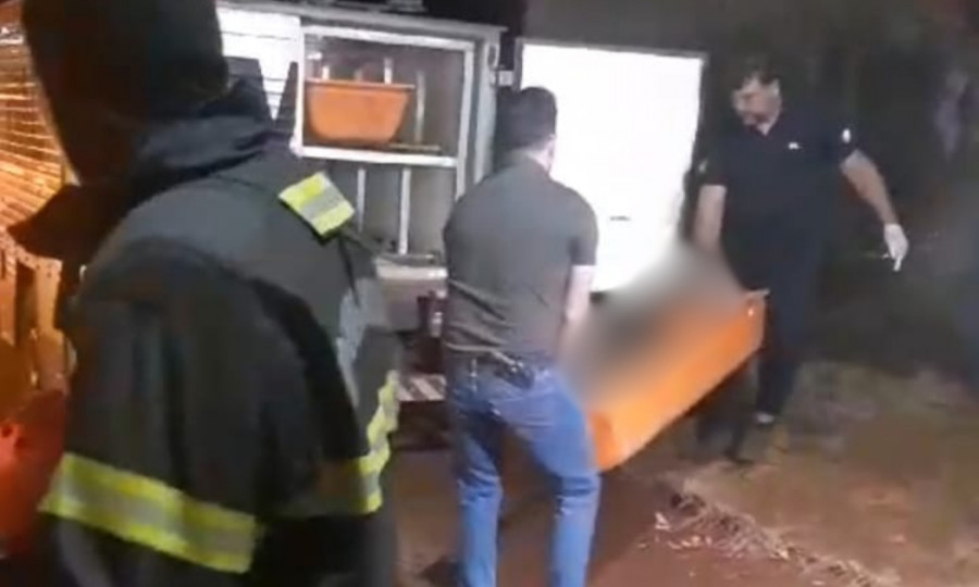 Mulher morreu carbonizada após casa pegar fogo. 
