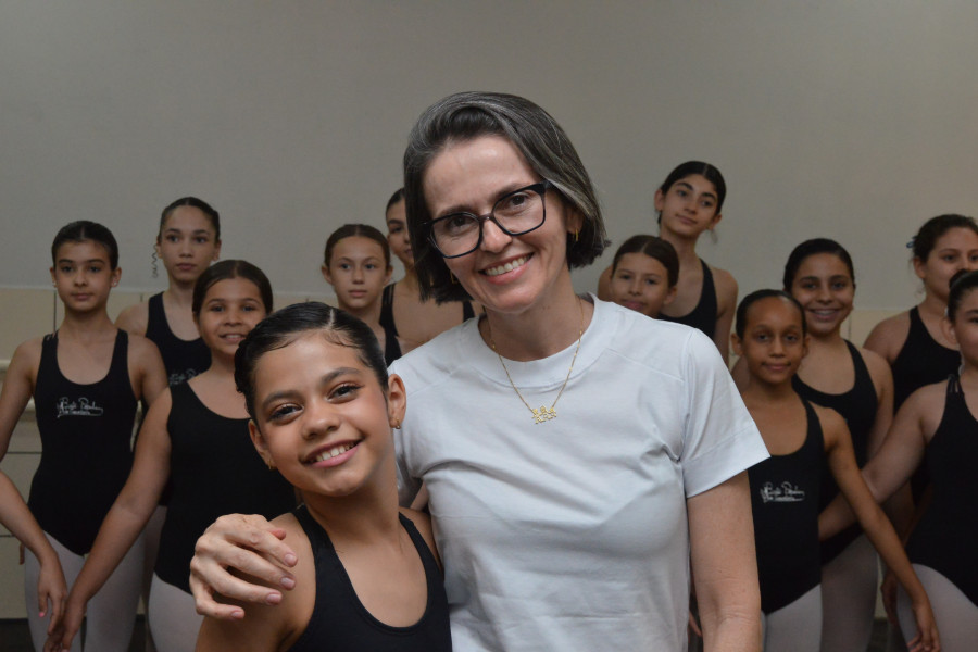 Luciana Mendonça, mãe da estudante e bailarina,  conta que é uma imensa alegria acompanhá-la nesta jornada. Foto: Mari Rios/Gov. TO