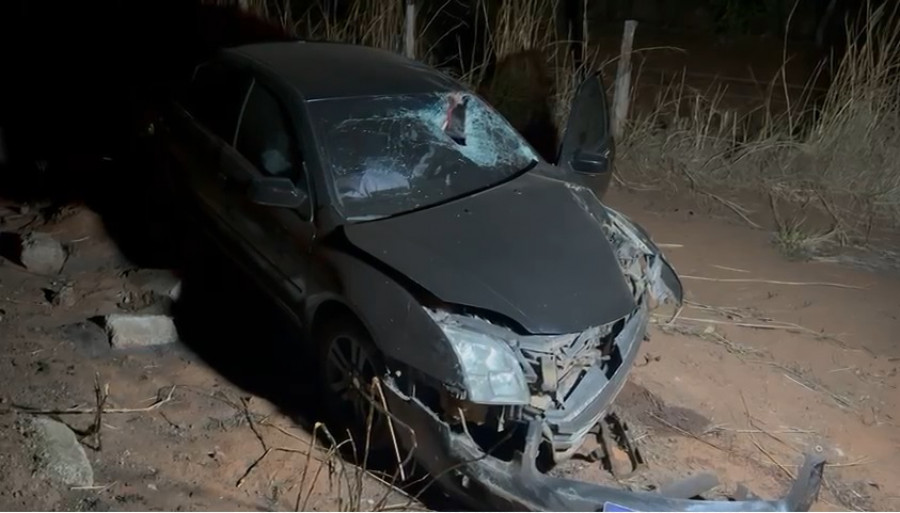  Motociclista foi lançado contra o para-brisa do carro e não resistiu aos ferimentos.