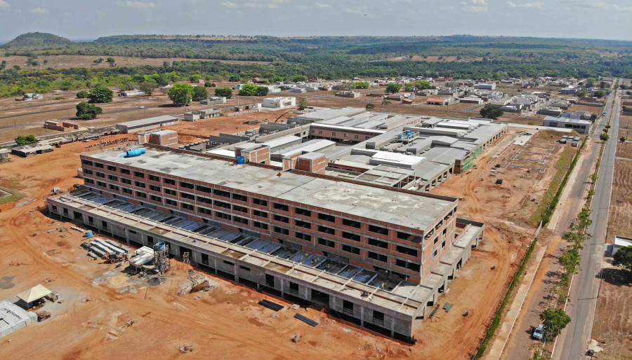 Obras do Hospital Geral de Araguaína contarão com 400 leitos, estando 70% concluídas. 