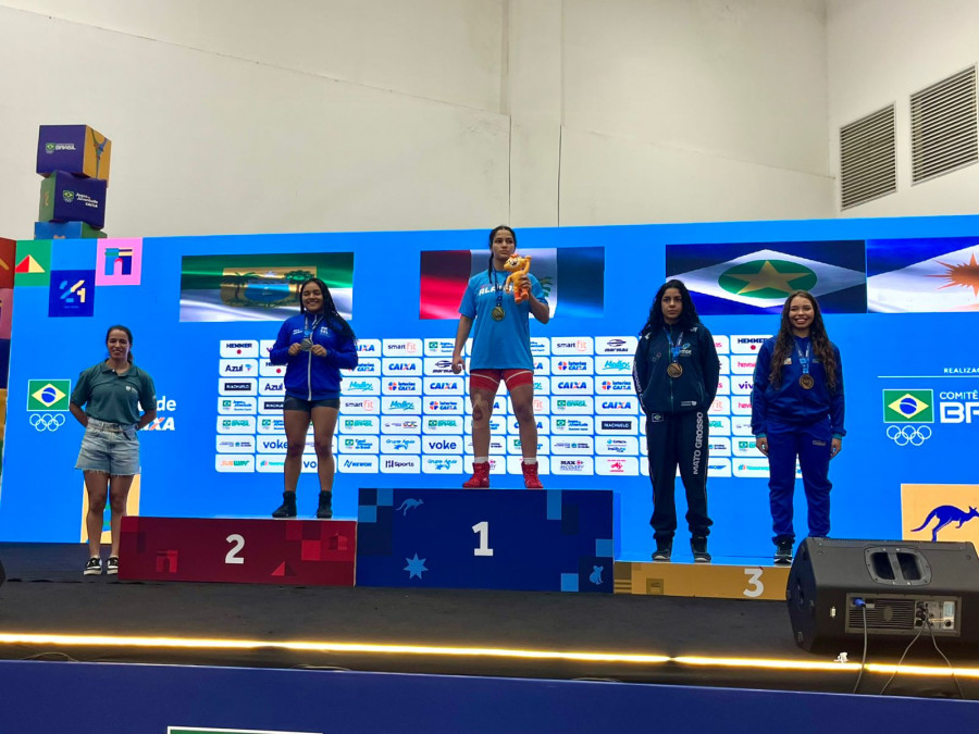 Além da medalha, Fernanda Emilly também recebeu a Bolsa Atleta, um benefício oferecido pelo Governo Federal para estudantes-atletas de alto nível