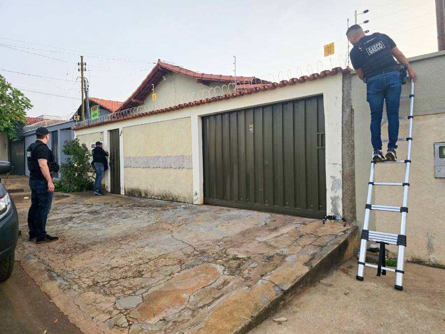 Agentes cumprem cinco mandados de busca e apreensão em Araguaína e Brasília.
