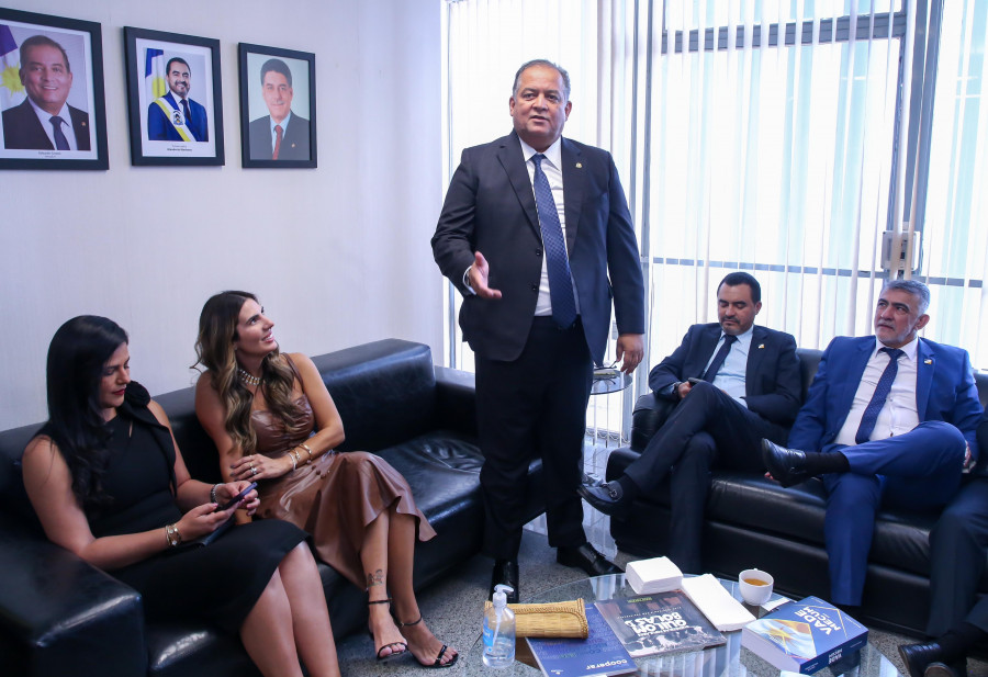 Senador Eduardo Gomes expressou sua gratidão ao povo tocantinense e às autoridades que estiveram presentes em sua posse. 