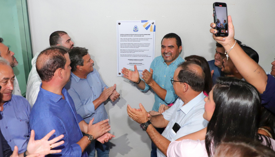 Governador Wanderlei Barbosa e autoridades durante a inauguração da nova sede do Ruraltins, em Palmas