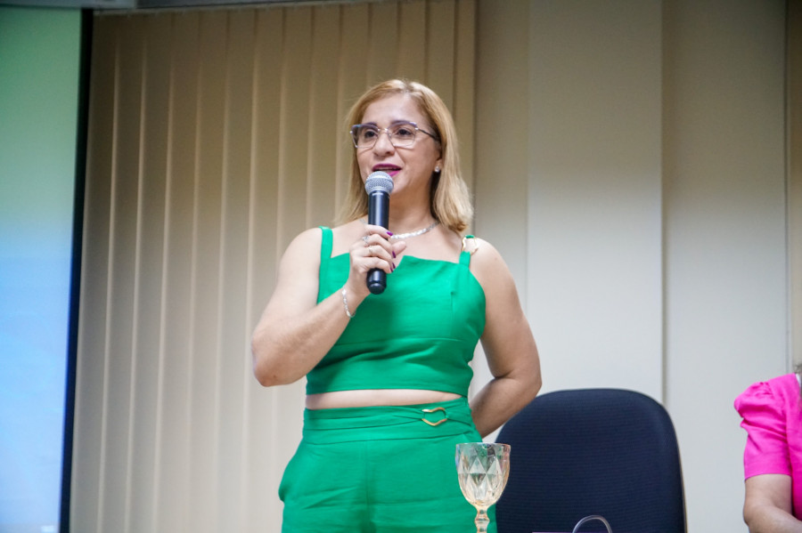 Profissional do CEREST participa de discussão sobre segurança e vigilância no trabalhO. Divulgação/Secom Araguaína