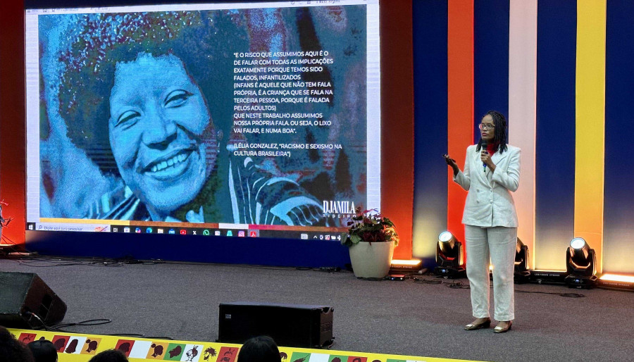  Djamila Ribeiro participou do 1º Seminário de Educação Antirracista, levando sua voz e reflexões para mais de 700 educadores em Palmas