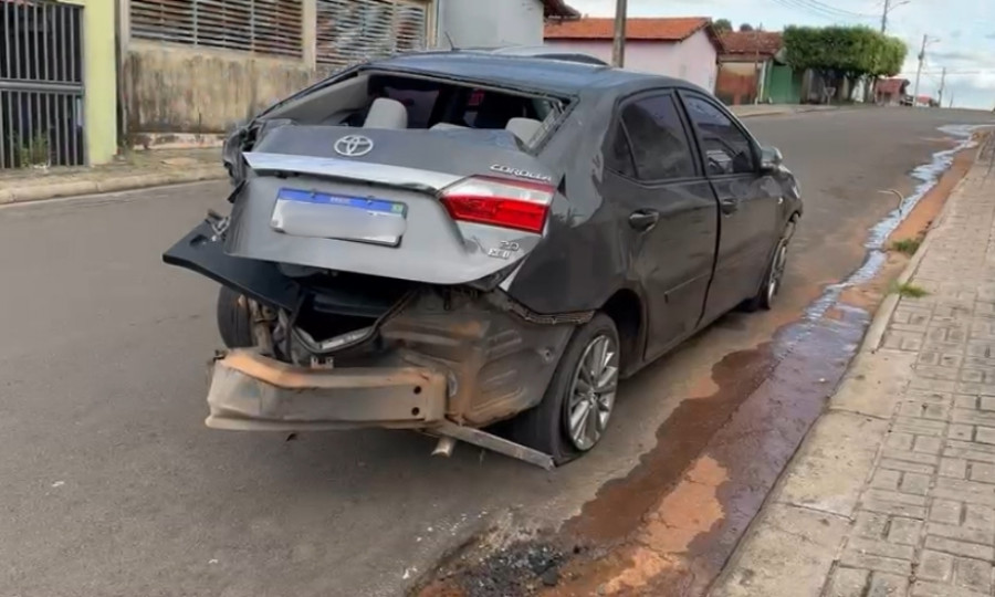 Carro da vítima foi encontrado abandonado após se envolver em colisão. Foto: AN
