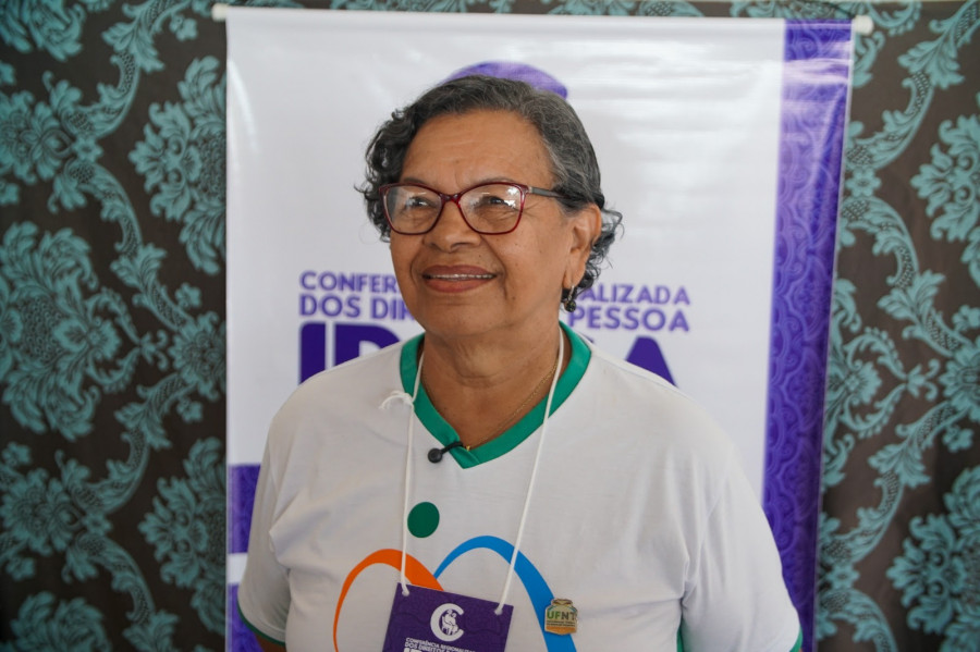 Mariene Antunes, membro da Universidade Aberta à Pessoa Idosa da Universidade Federal do Tocantins (UFNT), de 69 anos, expressou sua satisfação com a realização do evento e a importância das ações voltadas para a pessoa idosa. Foto: Thiago Santos / Secom Araguaína