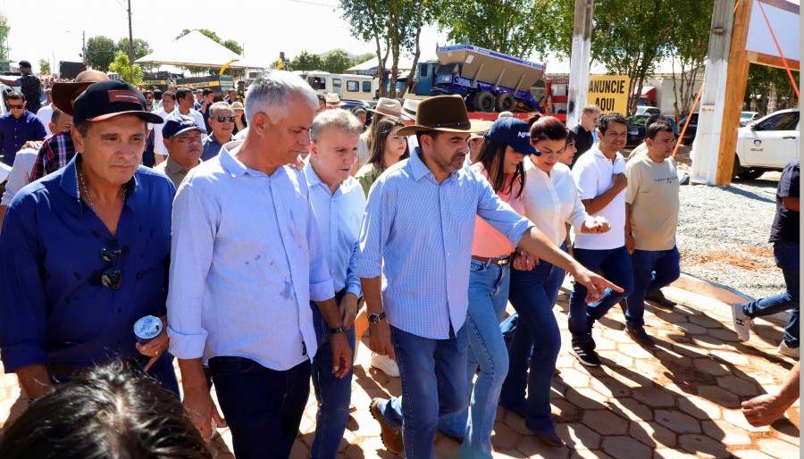 O governador Wanderlei Barbosa e a primeira-dama Karynne Sotero na inauguração das obras de revitalização do Parque da Agrotins, em Palmas (Antonio Gonçalves/Governo do Tocantins)