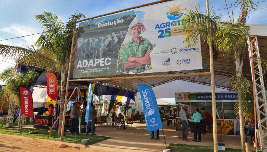 Técnicos da Adapec oferecem orientações sobre sanidade animal e vegetal aos produtores | Foto: Aldemar Ribeiro/Governo do Tocantins]