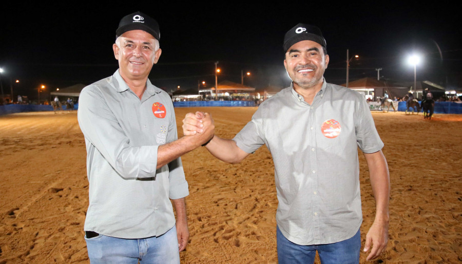 Governador Wanderlei Barbosa e secretário Jaime Café comemoram sucesso da feira - Marcio Vieira/Governo do Tocantins 