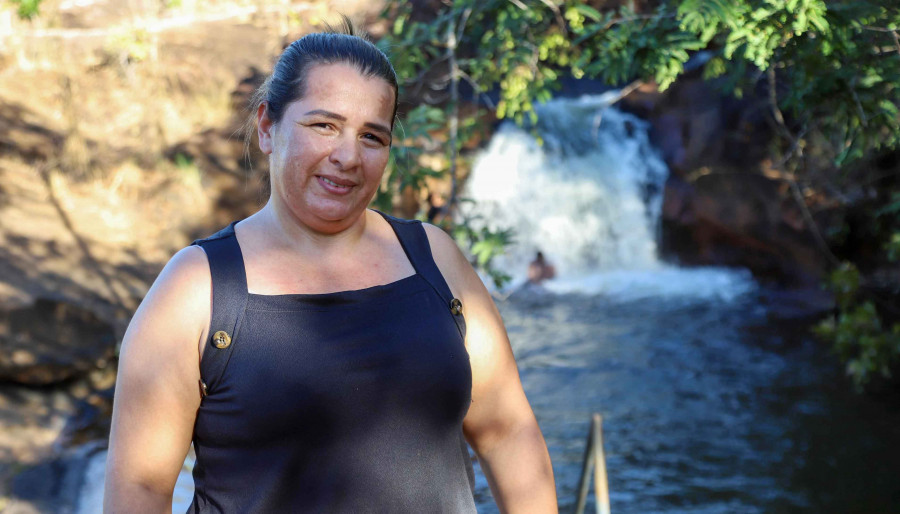 Adriana Oliveira mora há um ano em Araguaína e aproveitou a temporada para visitar a cachoeira do Cachoeira do Jenipapo - Ademir dos Anjos/Governo do Tocantins