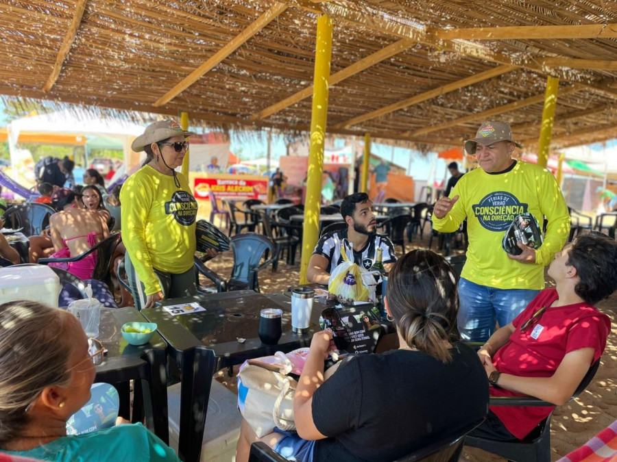 As abordagens educativas tiveram como foco o respeito às leis de trânsito, a condução responsável e a prevenção de acidentes, especialmente durante a temporada de praia