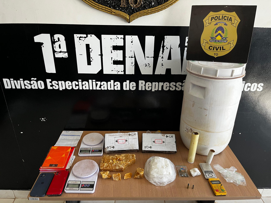 Tabletes de crack e cocaína foram encontrados no interior do tonel