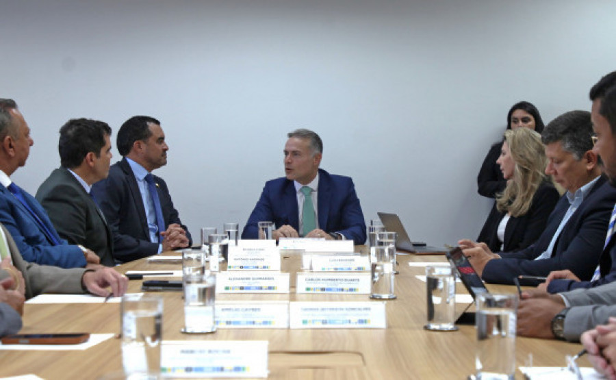 Ministro dos Transportes, Renan Filho agradeceu a visita do governador e reafirmou o compromisso de entregar a ponte ainda este ano - Thiago Cruz/Governo do Tocantins
